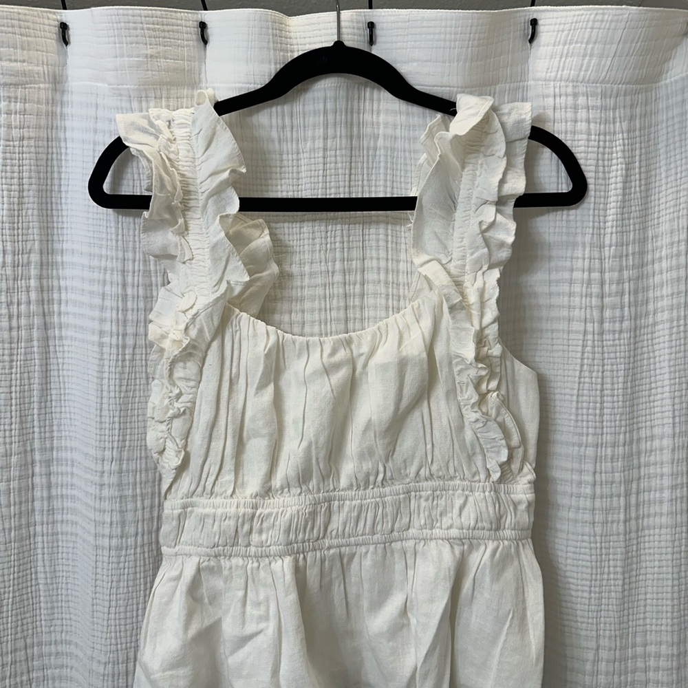 NWT Abercrombie White Ruffle Tank
